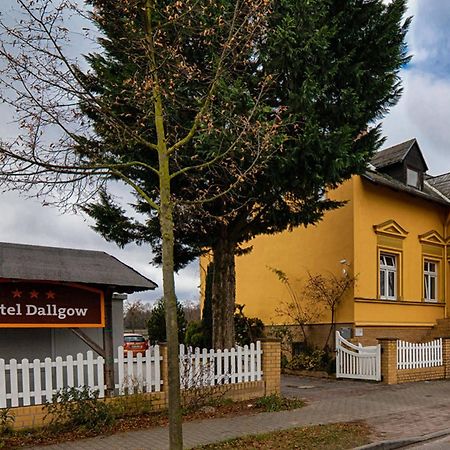 Hotel Dallgow エクステリア 写真