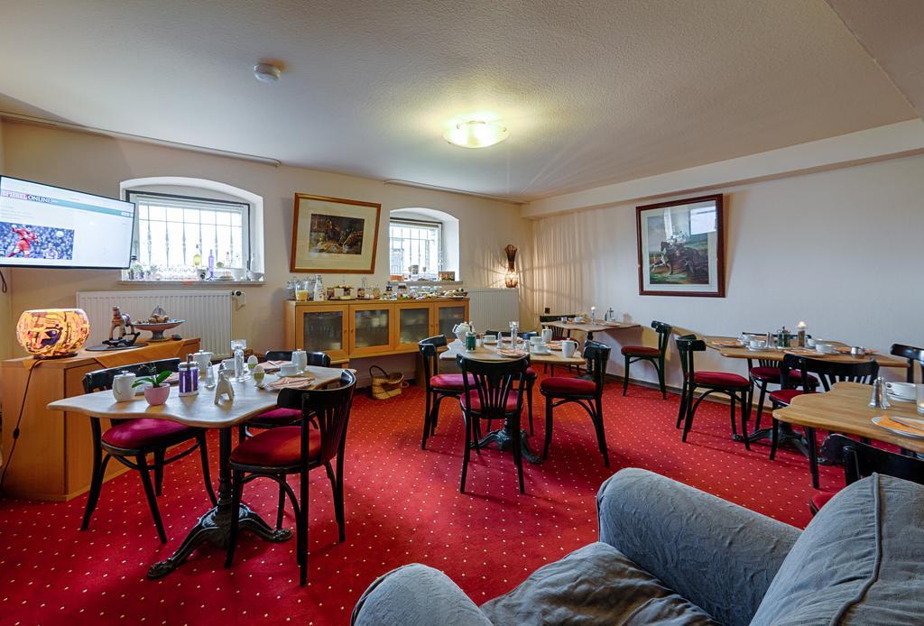 Hotel Dallgow エクステリア 写真