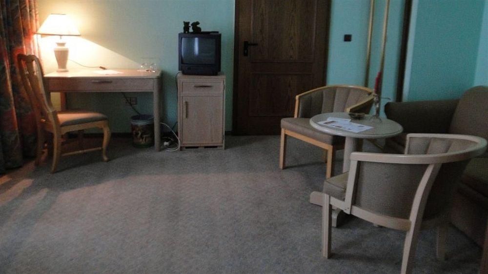 Hotel Dallgow エクステリア 写真