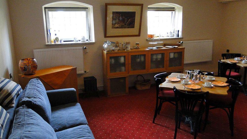 Hotel Dallgow エクステリア 写真