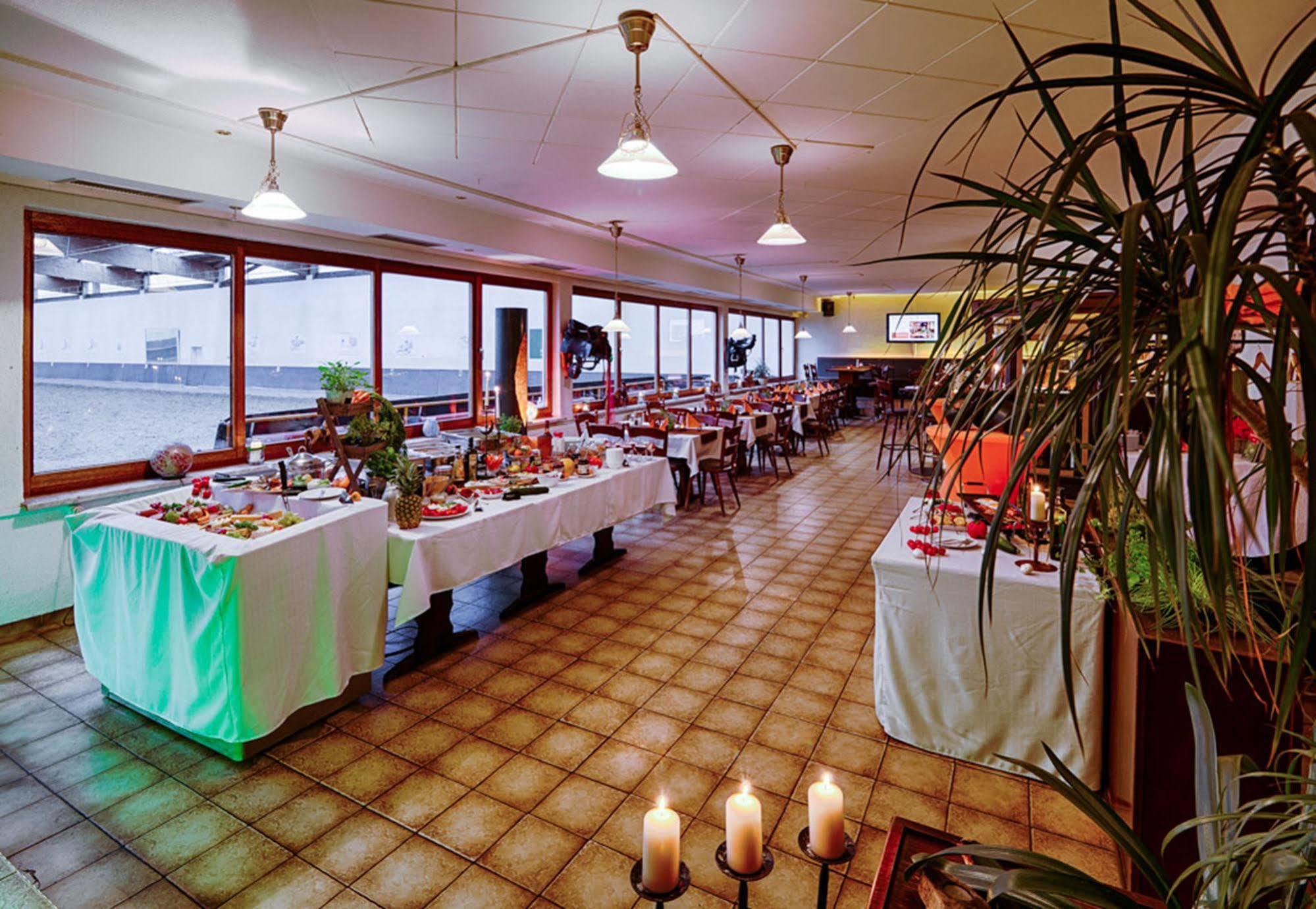 Hotel Dallgow エクステリア 写真
