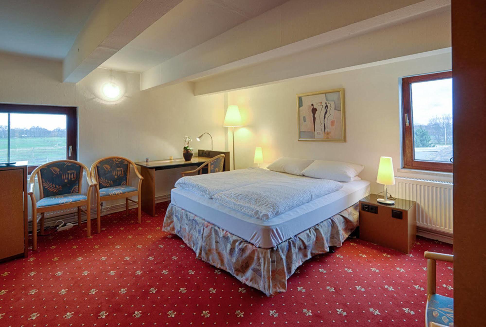 Hotel Dallgow エクステリア 写真