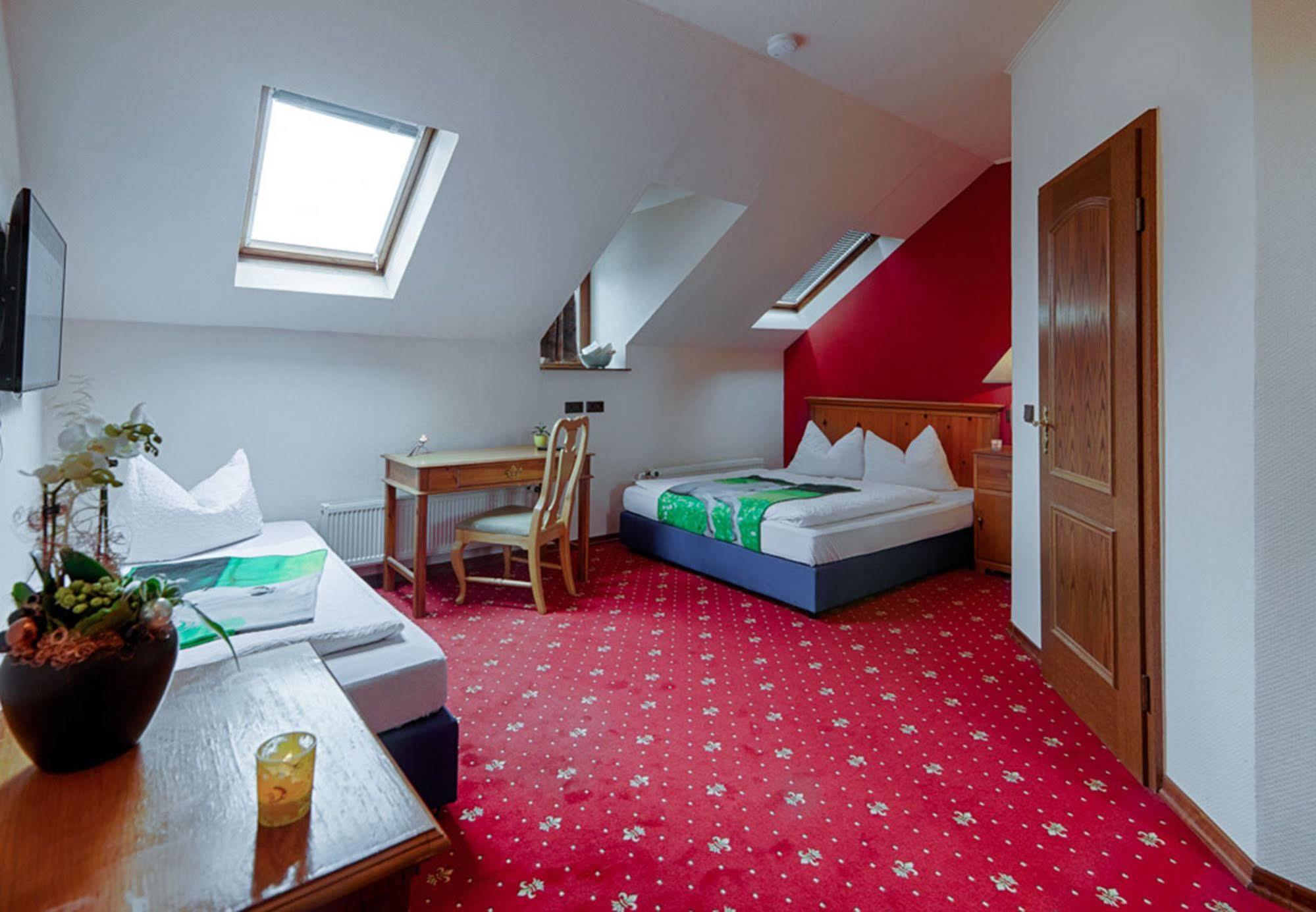 Hotel Dallgow エクステリア 写真