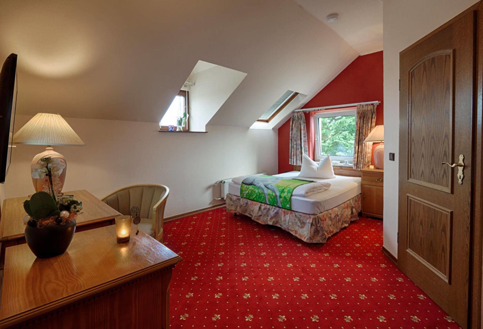 Hotel Dallgow エクステリア 写真